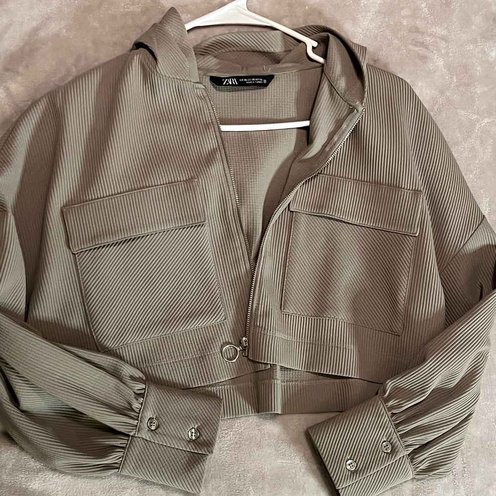 Zara Olive Cropped Utility Jacket with Front Zip